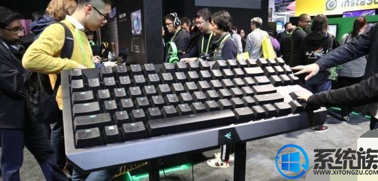 CES 2018惊现巨大雷蛇机械键盘
